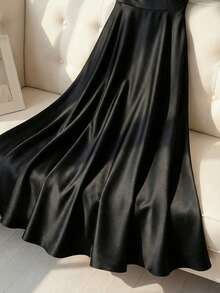 Franclia 纯色缎面露肩仿珍珠吊带腰部喇叭下摆女式加大码A字连衣裙 - 黑色 - 查看 3