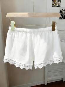 Chiquease Damskie, swobodne, modne szorty z koronkową lamówką w talii - Biały - Zobacz 2
