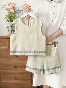 Vintaside Kids 这款少女两件套夏季印花圆领无袖上衣短裤套装，简约休闲，采用梭织面料，修身显瘦，直筒剪裁凸显腰部曲线。适合日常外出、参加中东民俗活动、户外探险、居家休闲以及出席派对等各种场合。 - 彩色 - 查看 4