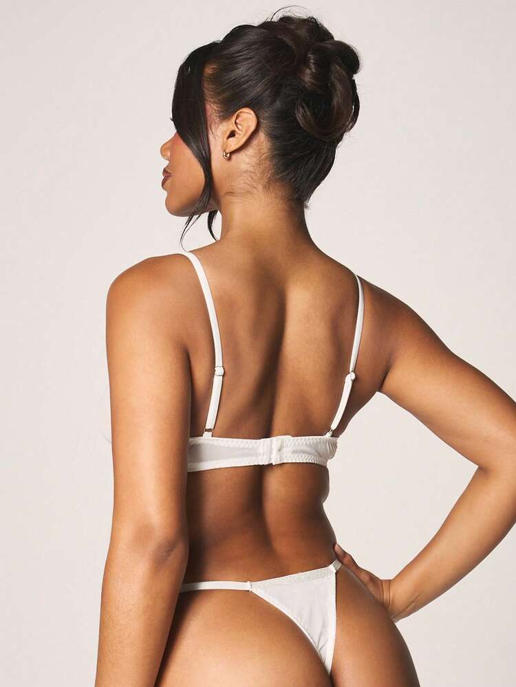 MISSGUIDED Set di reggiseno e slip in raso con applicazione a cuore, coppe a V, spalline sottili, lingerie intima per San Valentino e romanticismo