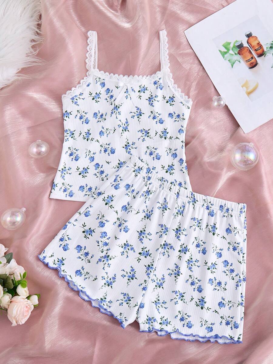 SHEIN 少女碎花印花缎带蝴蝶结装饰吊带背心和短裤舒适休闲修身睡衣套装，2件套，粉色 - 藍白色 - 查看 1