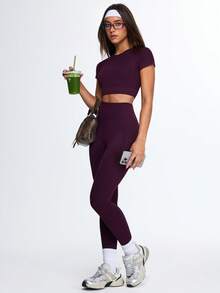 Eassivo Eassivo 纯色圆领短袖修身透气运动套装 - Bold Plum - 查看 5