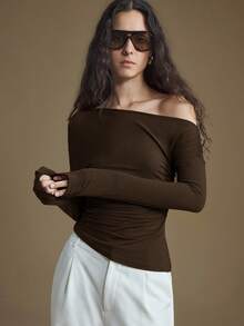 Ontre 2026新款女士简约纯色不对称褶裥肩部修身上衣，适合都市通勤、商务休闲、约会、婚礼、春夏度假等场合，咖啡棕色，低调复古气质，尽显都市通勤高端风范，机场时尚女装，采用优质面料。 - 棕色 - 查看 6