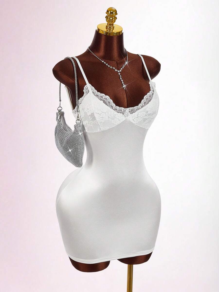 Amplova 女士蕾丝紧身睡裙式迷你连衣裙，白色，性感花卉饰边露背紧身款式，可爱