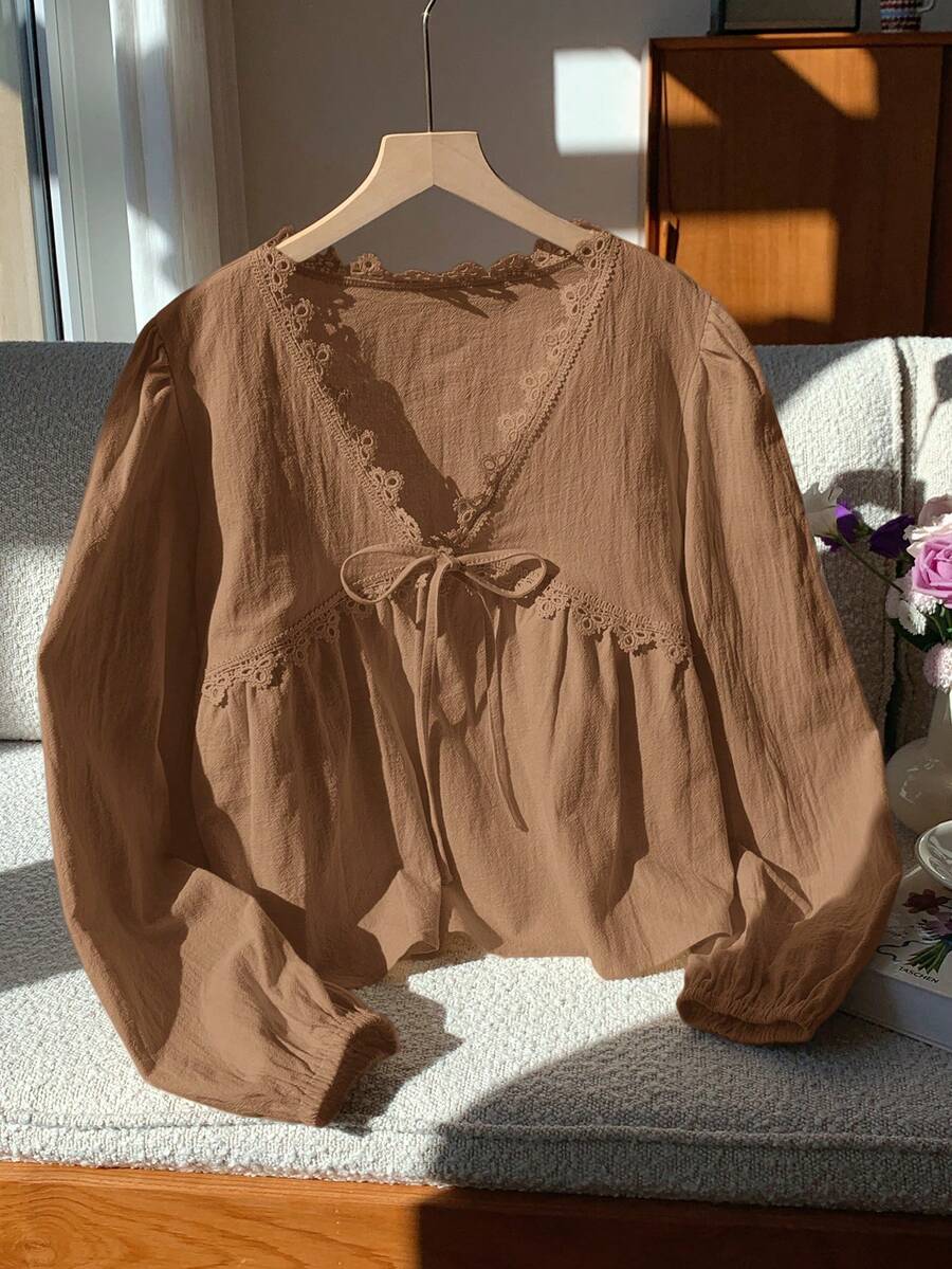 Comfortcana 女士纯色蕾丝拼接扭结V领休闲长袖衬衫 - 卡其色 - 查看 1