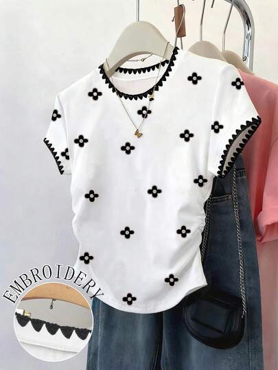 Resyla Women's Casual Bowknot & Dog Tooth Embroidery Graphic Tee, Sweet Outdoor Street Chic Outfit, Summer Short Sleeve T-Shirt With Four-Leaf Clover Print, Slim Fit