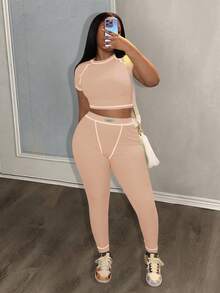 Slaydiva 2025春夏新款休闲街头百搭运动基础修身绿色圆领短袖露脐T恤搭配撞色腰裤女式两件套，适合音乐节、复活节、西式游牧风、乡村风、婚礼宾客、日常出行、毕业季、派对聚会、俱乐部、运动健身、瑜伽等场合 - B - 杏色 - 查看 5