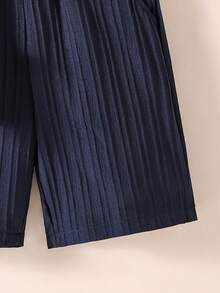 SHEIN Bộ 2 món gồm áo sơ mi ngắn tay và quần short phối hợp bằng vải 3D họa tiết cho bé trai. - Màu xanh hải quân - Xem 7