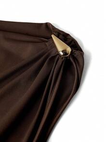 Ellevyn Vestido elegante y ajustado sin mangas con hebilla de metal y pliegues - Café integral - Ver 4