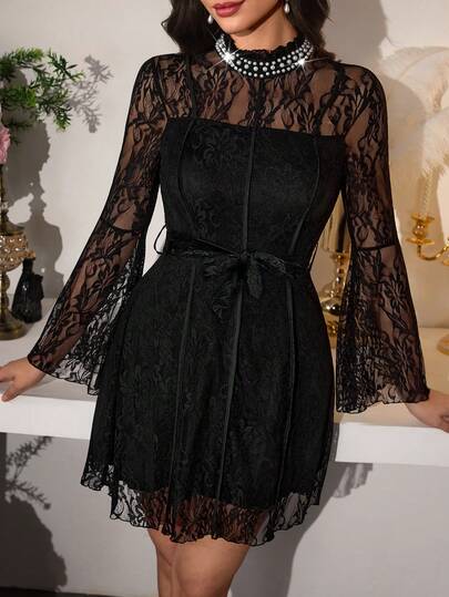 Modelyn Elegant kort klänning med spets och pärldekorationer och utsvängda ärmar för kvinnor, normal passform, vår/höst