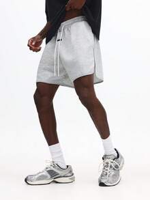 SUMWON Quần short jogger vải thun Pháp, gấu quần cong, eo có dây rút và túi bên hông, thích hợp mặc hàng ngày trong mùa hè. - Màu Xám nhạt - Xem 1