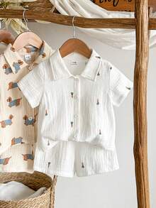 Vintaside Kids Bộ đồ thường ngày cho bé trai gồm áo sơ mi ngắn tay cài cúc và quần short in hình cà rốt. - trắng - Xem 4