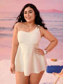 Swim Mod Bộ đồ bơi nữ cỡ lớn gồm áo lệch vai chất liệu đặc biệt với điểm nhấn ngôi sao và vạt bèo nhún, kết hợp với quần tam giác cạp thường, kiểu dáng thanh lịch dành cho dự tiệc và đi biển. - Màu be - Xem 5