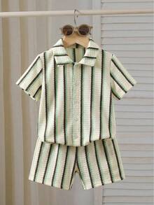 SHEIN Genkimix Kids 2pcs Young BoyTextured Stripe Knit Shirt And Shorts Set