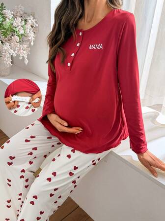 Moonlight & Mama Enfärgad "MAMA"-tryckt topp med rund halsringning och tryckknappar framtill och hjärtmönster, bekvämt mammapyjamasset