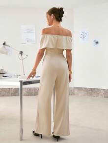 Ritzy Row Combinaison sans manches minimaliste et à la mode pour femme, col ouvert sur le devant, taille cintrée et épaules dénudées - Nude - Voir 3