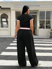 SHEIN EZwear 黑色和粉色撞色短袖T恤和裤子加大码女装套装 - 彩色 - 查看 2