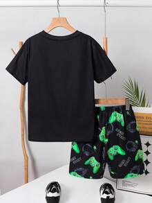 SHEIN 两件套男童街头风休闲霓虹游戏机印花短袖圆领T恤和松紧腰短裤套装，适合秋季、春季、夏季、户外玩耍、上学、街头风、派对和休闲场合。 - 綠色 - 查看 2