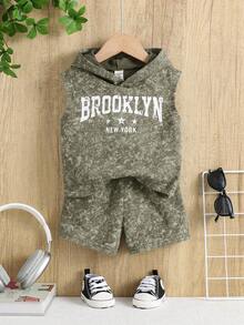 SHEIN 2件組嬰兒男童/女童橄欖綠夏季街頭生活休閒圖案街頭時尚城市度假字母連帽無袖背心短褲套裝 - 軍綠色 - 查看 3