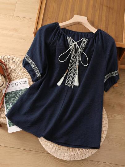 Linhara CURVE Blusa de cuello redondo de manga raglán para mujer de talla grande, con bordado delicado, silueta estilizadora, adecuada para el transporte diario y actividades al aire libre