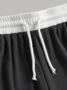 SHEIN Girlism 2件套少女春夏针织条纹撞色休闲修身基础款T恤和撞色腰部宽松口袋裤套装，少女休闲运动街头服饰，适合校园运动、返校、足球运动、户外舒适穿着。 - 深灰色 - 查看 4