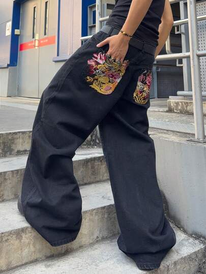Jeans larghi con gamba ampia, con ricamo floreale sulla tasca, vestibilità morbida, per uomo
