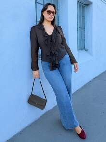 Nezia Cruz Große Größen V-Ausschnitt Plissee Volant Schleife Vorne Bluse - Kaffeebraun - Übersicht 1