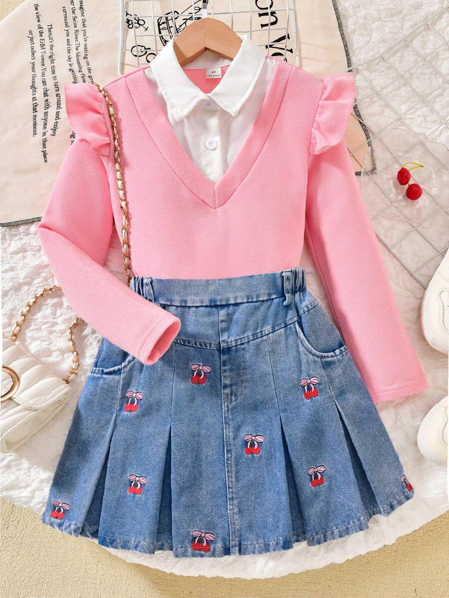 Conjunto para pré-adolescente composto por blusa de manga comprida com gola patchwork e saia mini plissada jeans com bordado de cerejas. - Rosa - Ver 1