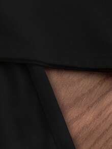 一套男童字母印花黑色圆领短袖T恤和短裤，休闲简约街头风套装，适合户外运动、日常穿着，春、夏、秋、冬四季皆宜，居家舒适，也可作为滑板服。 - 彩色 - 查看 4