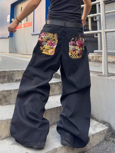 Jeans larghi con gamba ampia, con ricamo floreale sulla tasca, vestibilità morbida, per uomo