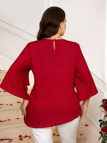 SHEIN Clasi 大码女士浪漫不规则袖心形印花优雅衬衫，适合春夏季节、情人节、生日、春假等场合穿着。 - 彩色 - 查看 2