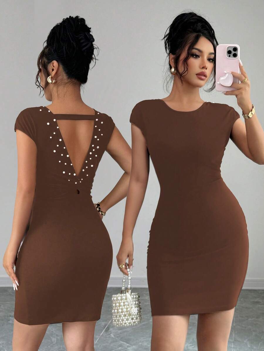 Elenzga Vestido mini ajustado y elegante con escote trasero y decoración de perlas para mujer - Caqui - Ver 1