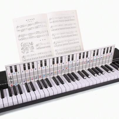 50张高品质音乐闪卡套装，适合初学者学习乐理知识和术语，也适合成人钢琴学习者，可用作钢琴学习笔记卡，是教育工作者的理想之选。