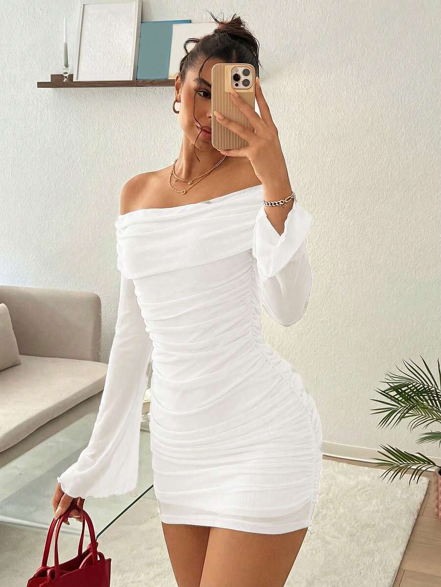 SHEIN EZwear 针织网纱露肩喇叭袖短款连衣裙 女式白色露肩连衣裙 白色性感连衣裙 女式白色紧身连衣裙 白色长袖连衣裙 白色夜店连衣裙 女式白色连衣裙 女式白色紧身连衣裙 褶皱紧身连衣裙 女式迷你连衣裙 - 白色 - 查看 1