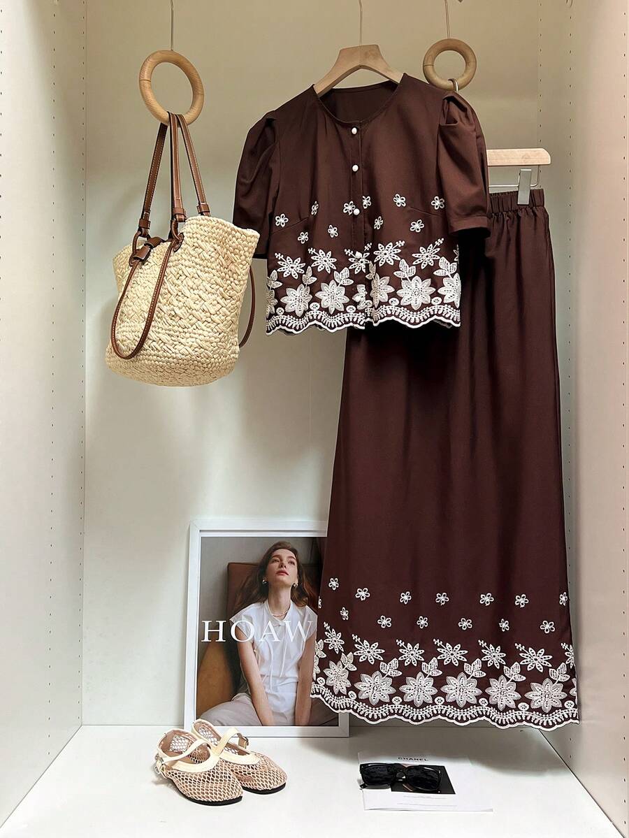 SHEIN Frenchy 女士花卉刺绣泡泡袖短袖衬衫和半裙两件套，休闲度假风，春夏秋季皆宜，撞色刺绣设计，法式复古刺绣蕾丝短袖上衣+高腰半裙两件套，棕色套装，显瘦优雅休闲套装，女士海滩度假装，毕业典礼，夏季假日棕色套装 - 棕色 - 查看 1