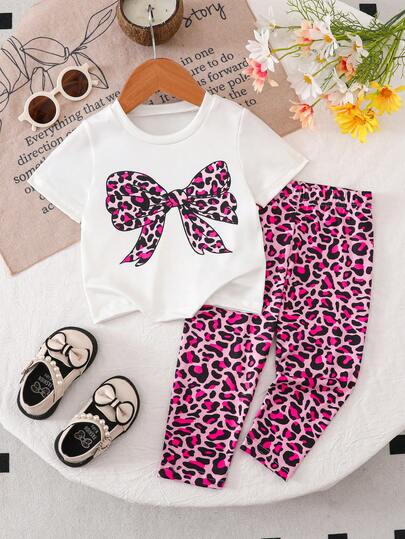Genkimix Kids Baby Girls' Cute Bow Print White Round Neck Short Sleeve T-Shirt Paired With Rose Red Leopard Print Casual Spring/Summer Pants Set, Combining Sweetness And Personalized. The T-Shirt Features A Lovely Bow Print, Fresh And Cute, Showcasing The Baby's Innocent Vitality. The Pants Are Designed With A Fashionable Leopard Print In Rose Red, Brightening The Overall Look, With Elastic And Comfortable Fabric Suitable For Spring And Summer Wear. Made Of Soft Material, It Is An Ideal Choice For Baby's Daily Outings And Leisure Time.