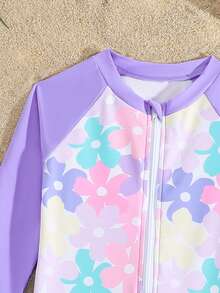 SHEIN 彩色花卉印花长袖防晒衣和短裤两件套泳衣，可爱连帽设计，适合夏季、游泳和度假。 - 彩色 - 查看 6