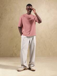 SUMWON Áo thun tay ngắn cổ tròn dáng regular fit, chất liệu vải dệt họa tiết, kiểu dáng thường ngày, cơ bản, có điểm nhấn logo nhỏ. - Hồng - Xem 3