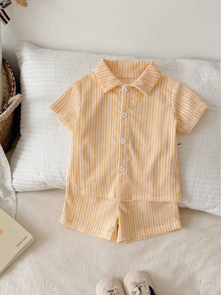 SHEIN 两件套夏季男童Polo领开衫套装，上衣：蓝色格子短袖衬衫，配白色纽扣；下装：配套蓝色格子短裤；休闲夏季度假装 - 藍色 - 查看 1