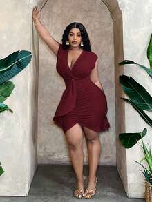 Slaydiva 大码优雅修身纯粉色迷你连衣裙，适合派对和约会，胸前扭结设计，腰部褶裥，撞色系带，春夏款 - 酒紅色 - 查看 5