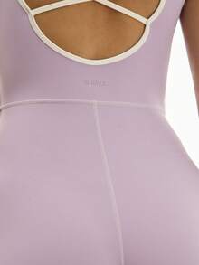 Aralina 女士撞色包边交叉露背运动背心连体衣 - 淡紫色 - 查看 5