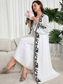 Al Najma 花卉拼接印花阿拉伯风格端庄长袍 - 白色 - 查看 1