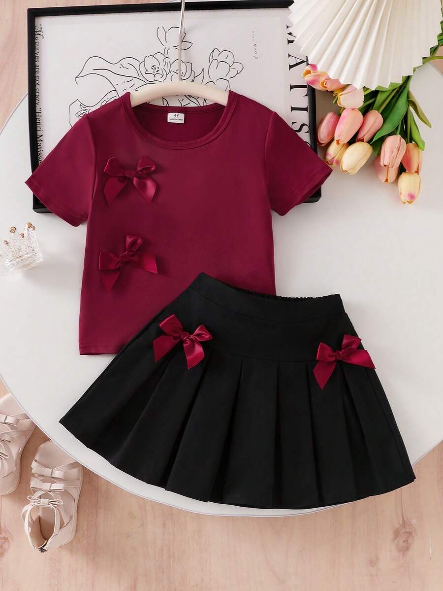 SHEIN 女童休闲短袖蝴蝶结装饰红色T恤搭配白色百褶裙套装，校园风夏季服装 - 酒紅色 - 查看 1