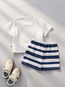 Cozy Pixies Conjunto de 2 piezas para bebé recién nacido niño/niña: Top de cuello redondo de manga corta con patrón de oso de punto suave y pantalones cortos de cintura elástica - Blanco - Ver 2