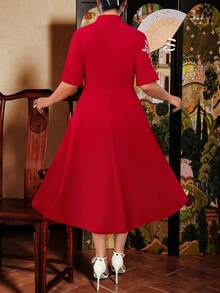 SHEIN Clasi Đầm ngắn tay màu đỏ thanh lịch dành cho nữ cỡ lớn, thích hợp cho mùa xuân, thêu họa tiết và đeo vai, phù hợp dự tiệc. - Đỏ - Xem 2