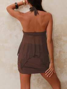 Swim Chiccia 2026 最新畅销咖啡色蝴蝶吊带深V三件套泳衣，浪漫迷人，饰以精致蝴蝶图案，宛如仙女轻盈飞舞的翅膀；雪纺外层随身而动，优雅飘逸，适合各种身材，巧妙遮掩瑕疵，完美凸显曲线。是海滩度假、泳池派对或度假村写真拍摄的必备单品。 - 棕色 - 查看 2