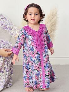 SHEIN Blau-lila Blumen Baby Mädchen Arabisches Gewand, elegantes vintage Blumen Stickerei, Baby Mädchen lässiges minimalistisches traditionelles Langarm Arabisches Kleid geeignet für Frühling/Sommer, elegantes bescheidenes Langarmkleid, Gebetsabaya, bequem, Freizeitkleidung, Urlaubsstimmung, bescheidener Kaftan, Baby Mädchen Jalabiya, Baby Mädchen Jalabiya Abaya Baby Mädchen Jalabiya - Blau - Übersicht 3