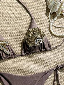 Swim Vcay Conjunto de bikini de 2 piezas de alta gama con parte superior decorada con strass en forma de estrella de mar y conchas, y shorts de natación con lazos laterales - Marrón - Ver 6