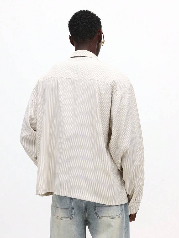 Camisa listrada vertical com botões