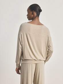 Ocili 女士人造丝面料保暖抓绒柔软舒适休闲宽松斜裁长袖睡衣家居服上衣，时尚秋季居家睡衣 - 卡其色 - 查看 3